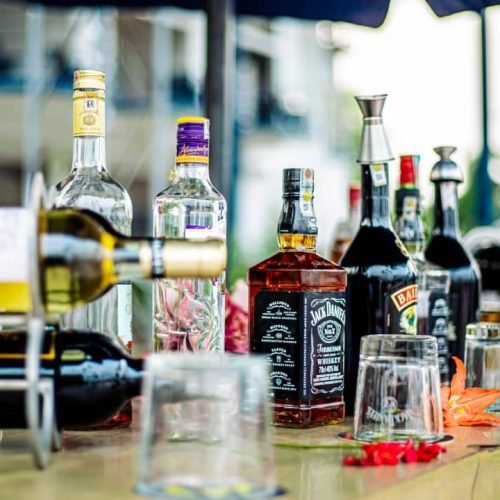 Le Bar le plus fournit de la ville est celui des palétuviers matanda.